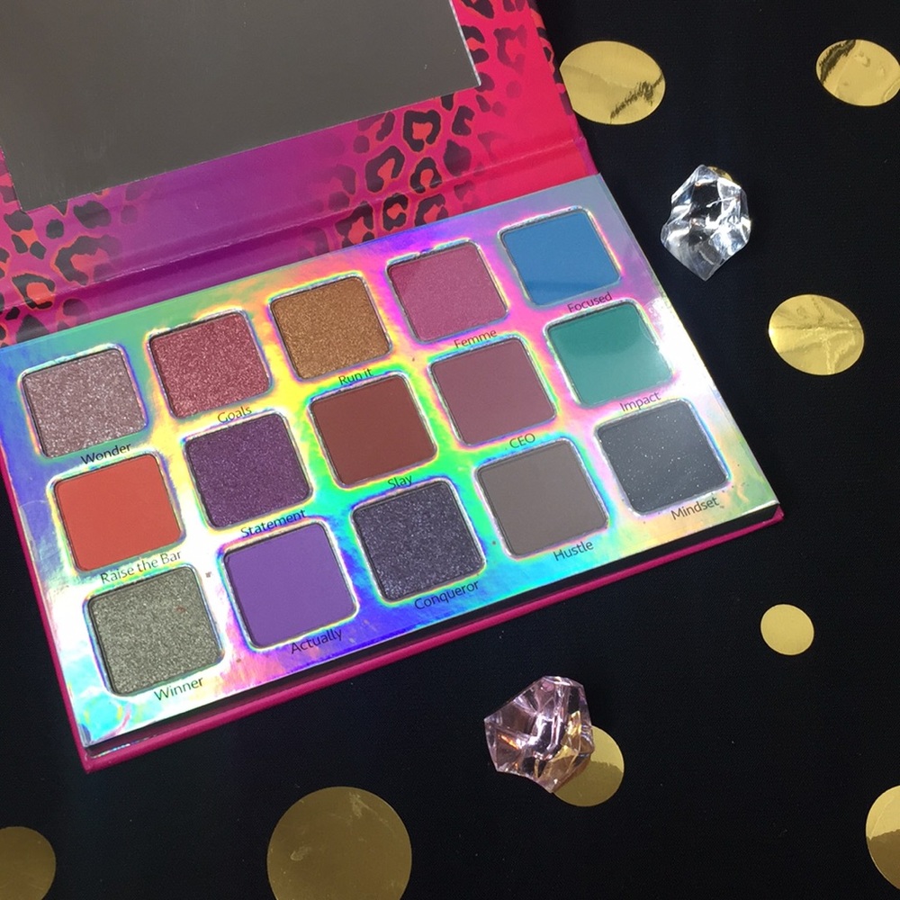 Eyeshadow pallet - Picture 2 of 5